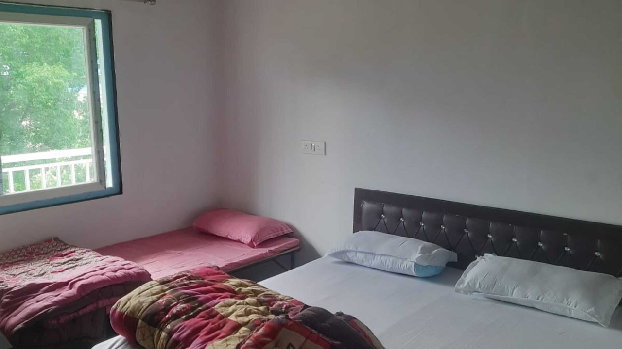 Photo of Bedroom in Narainkoti