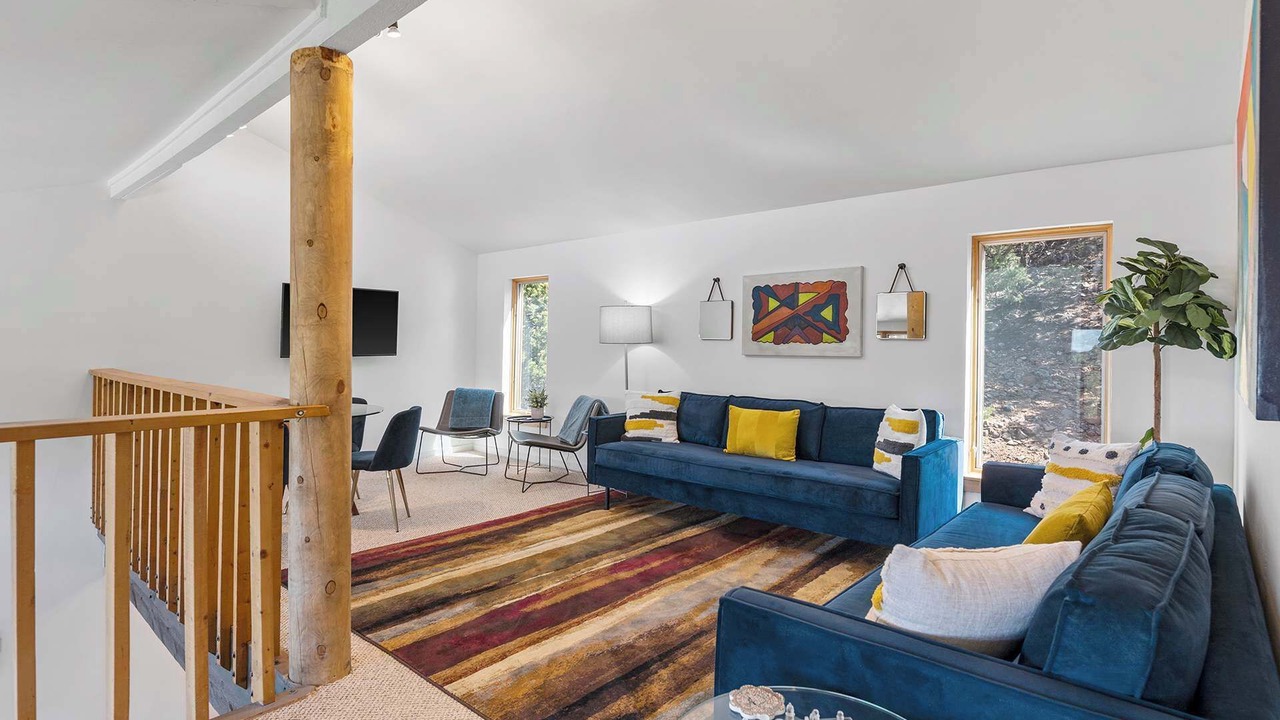 Photo of Livingroom in North Hills