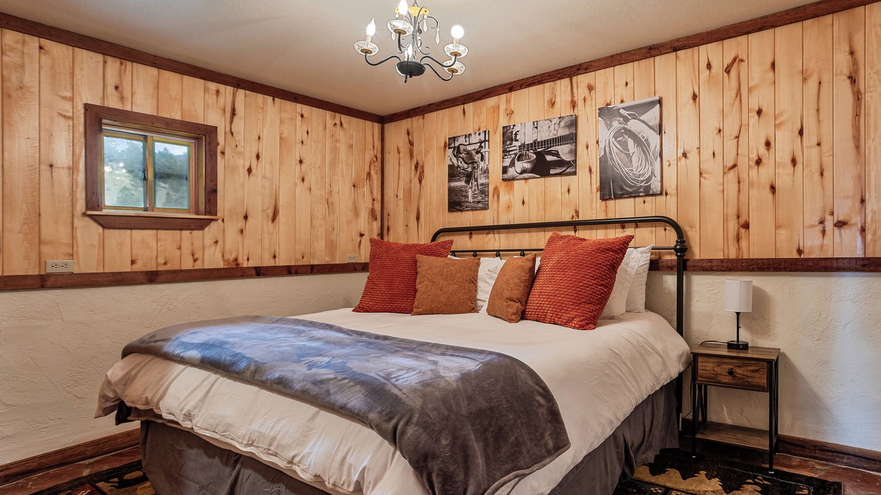 Photo of Bedroom in Eagle Nest