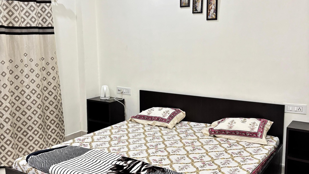 Photo of Bedroom in Sualkuchi