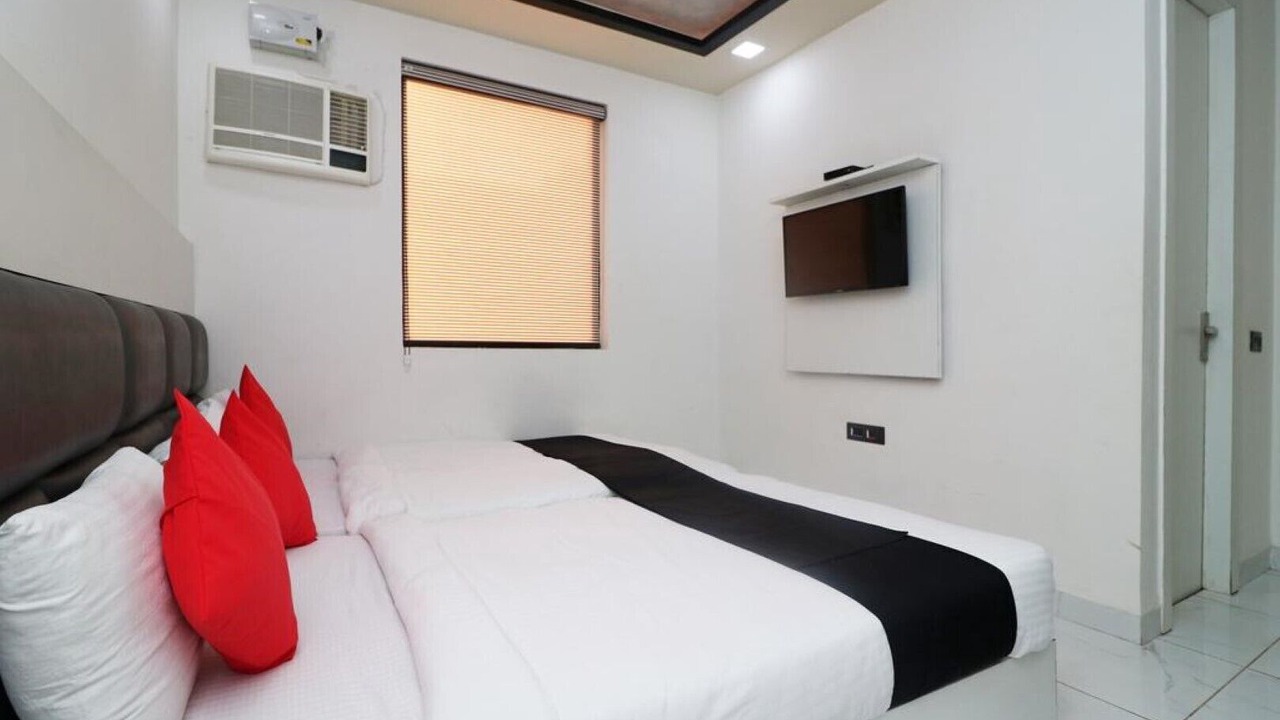 Photo of Bedroom in Taj Ganj