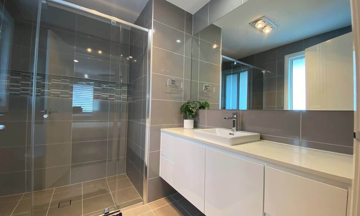Photo of Bathroom in Gledswood Hills