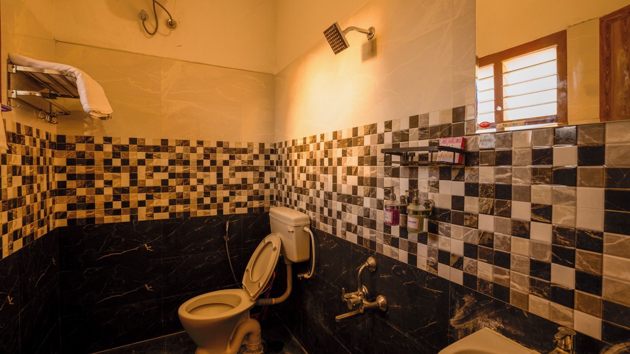 Photo of Bathroom in Enathur