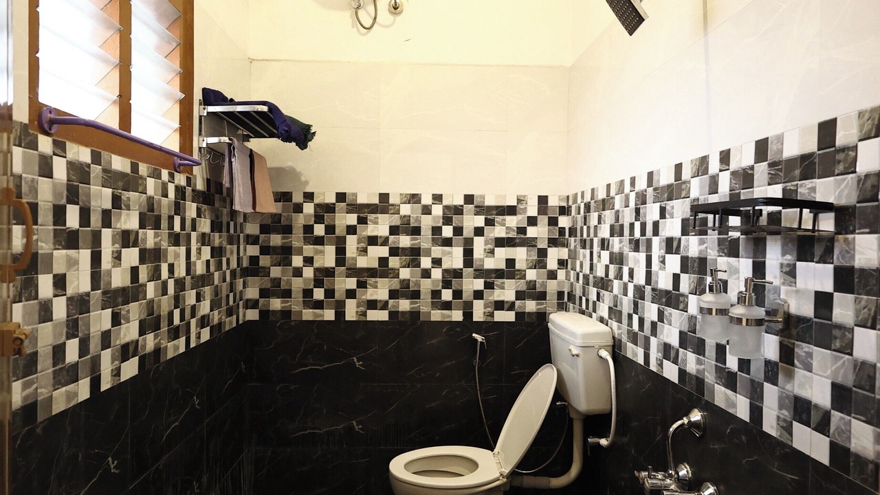 Photo of Bathroom in Enathur
