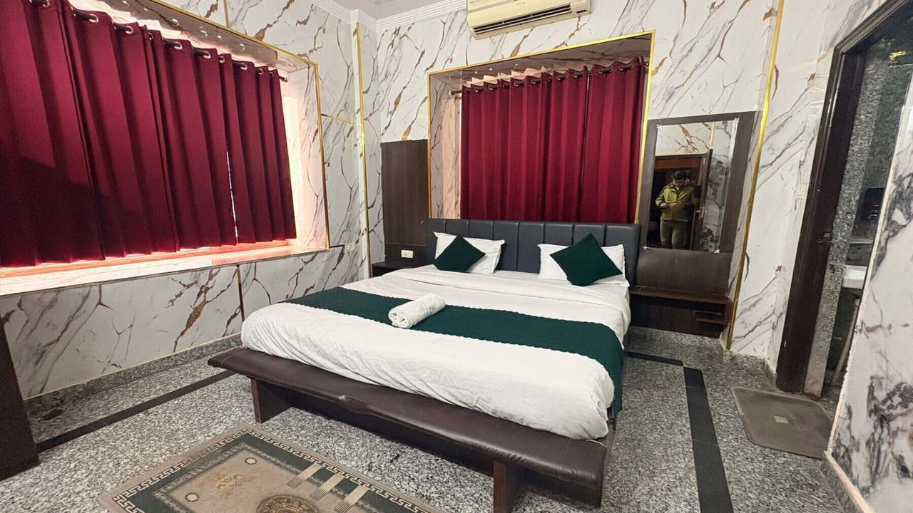 Photo of Bedroom in Tapovan