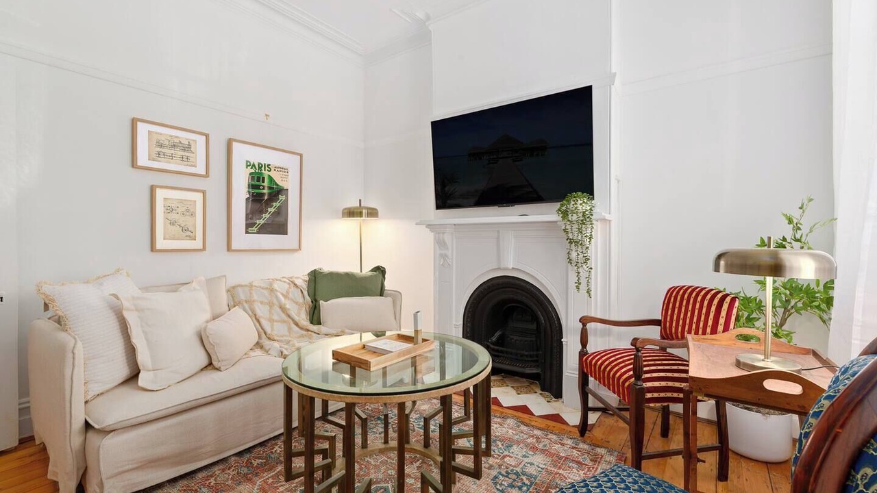 Photo of Livingroom in Newtown