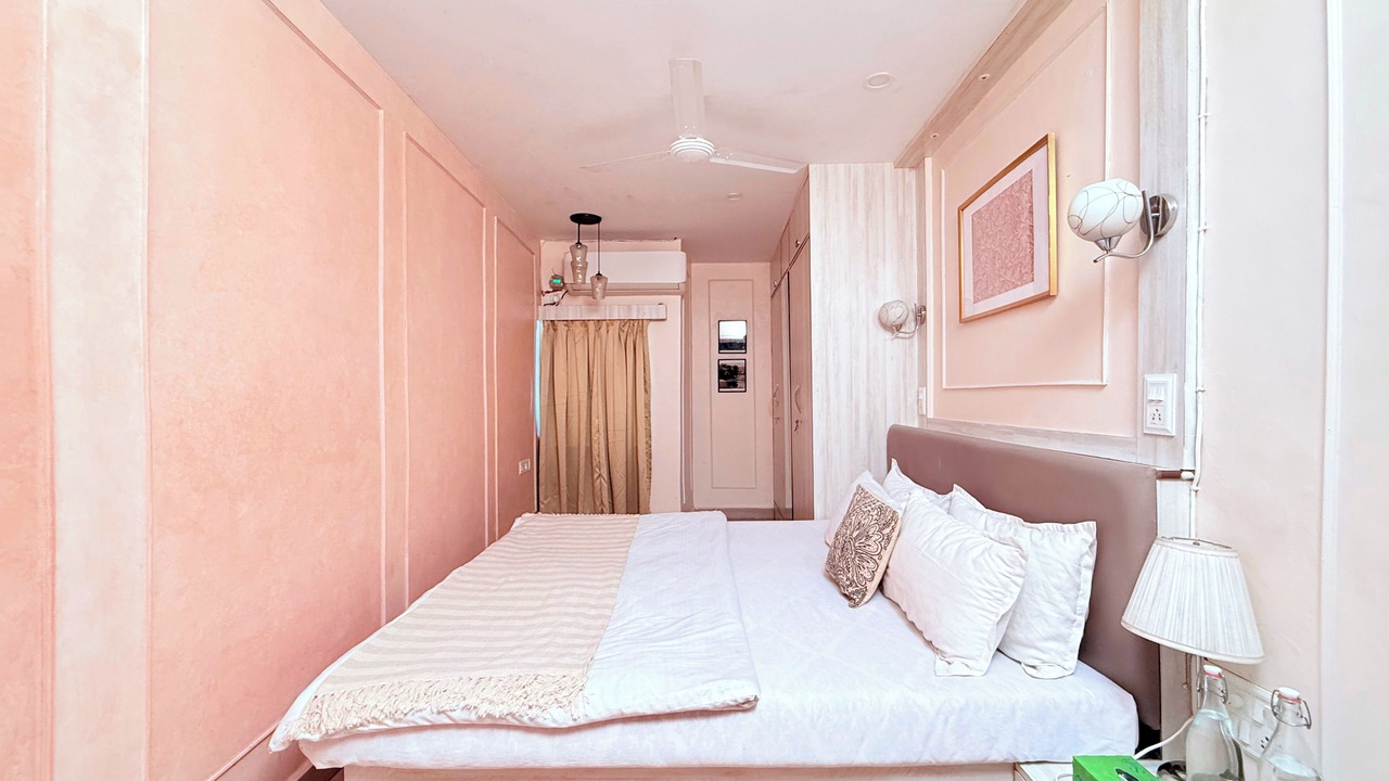 Photo of Bedroom in Versova