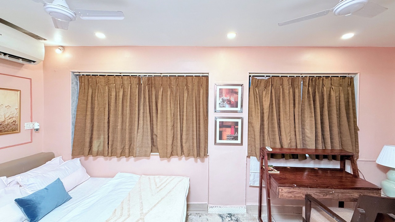 Photo of Bedroom in Versova
