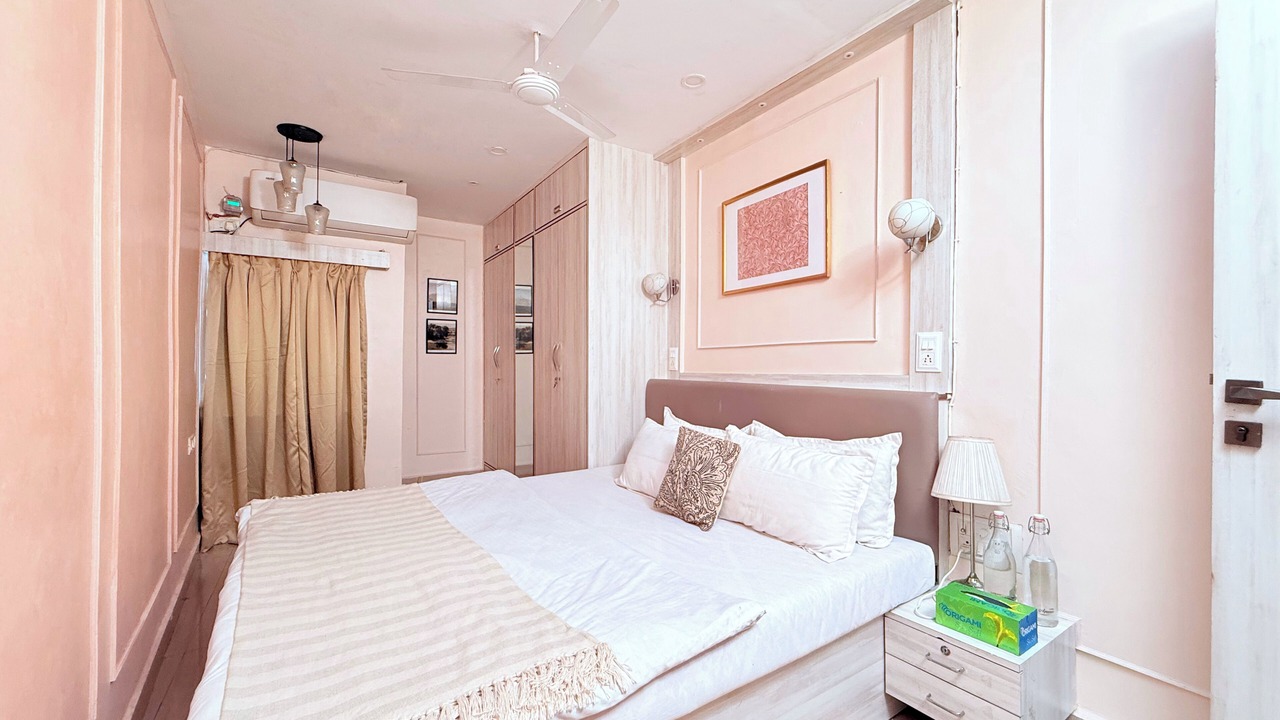 Photo of Bedroom in Versova