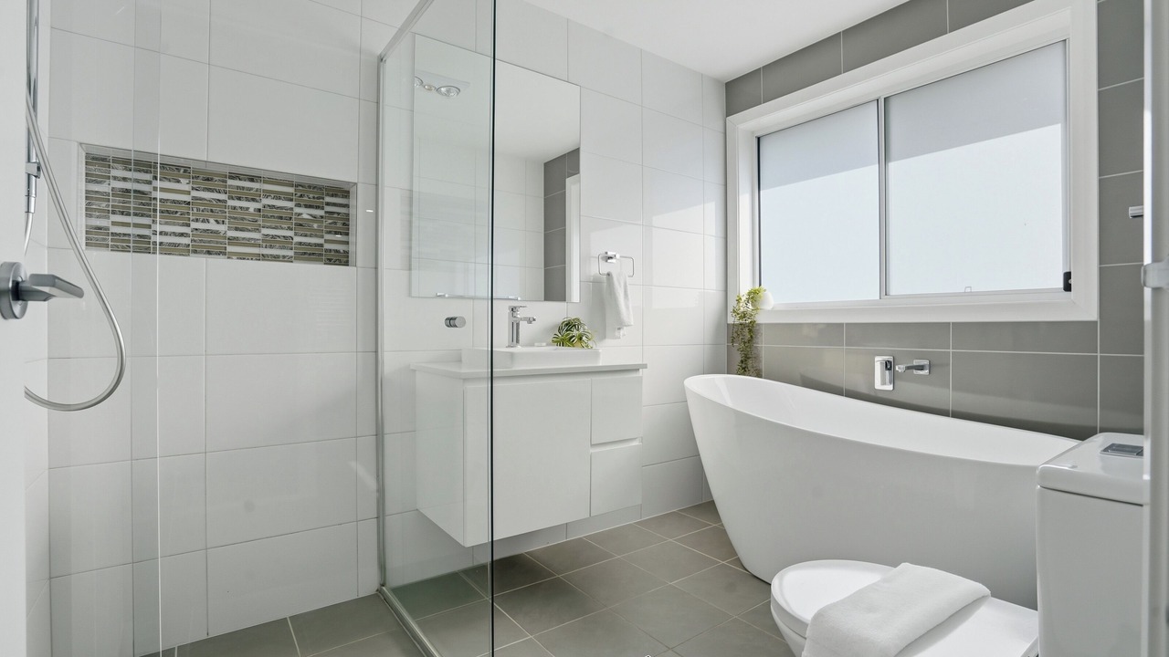 Photo of Bathroom in Gledswood Hills
