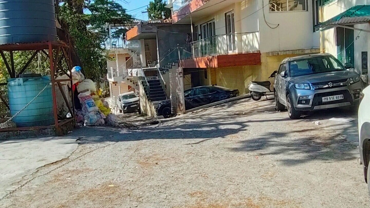 Photo of Outdoor in The Mall Road