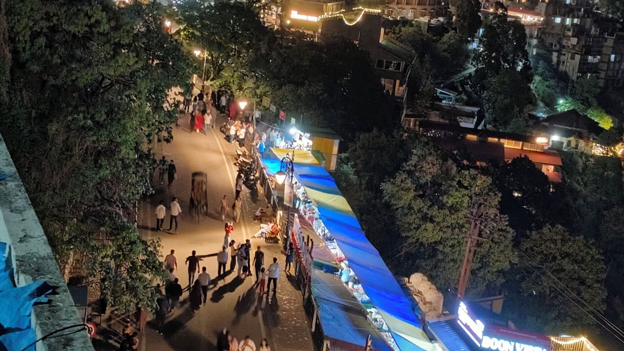 Photo of Others in The Mall Road