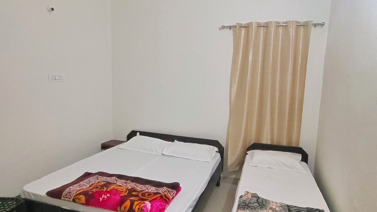 Photo of Bedroom in Karnaprayag
