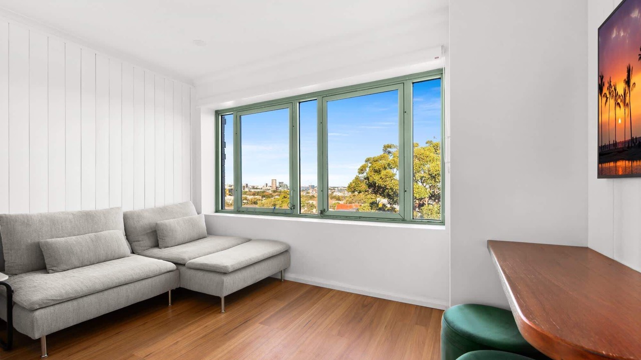 Photo of Livingroom in Newtown