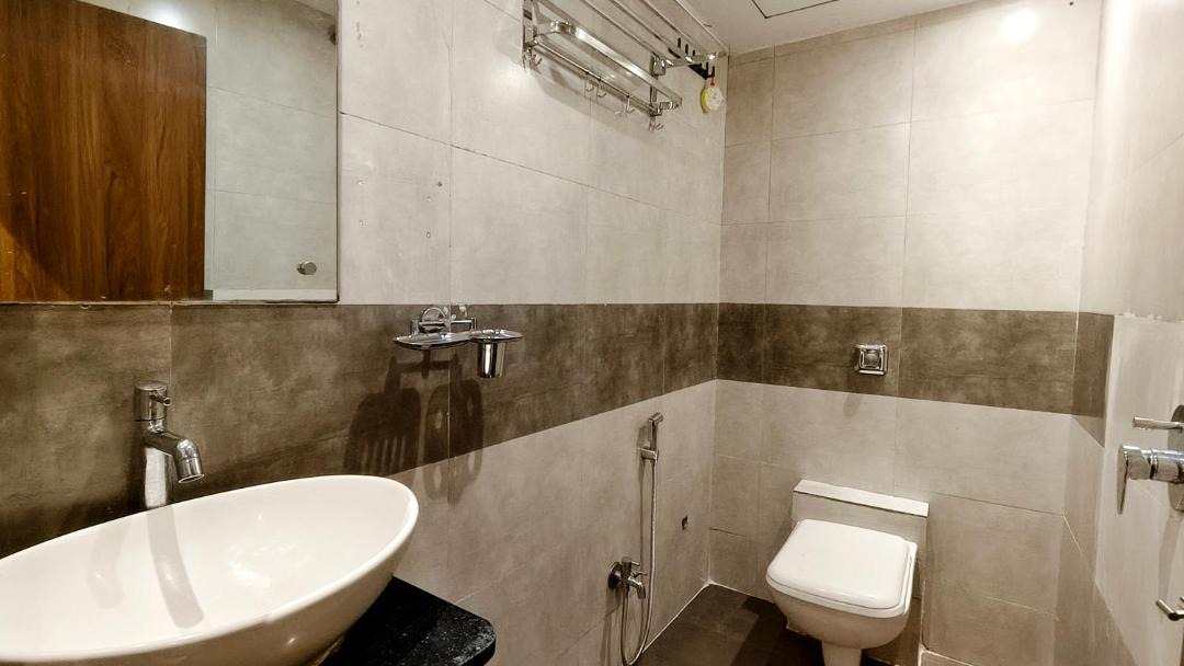 Photo of Bathroom in Prabhadevi