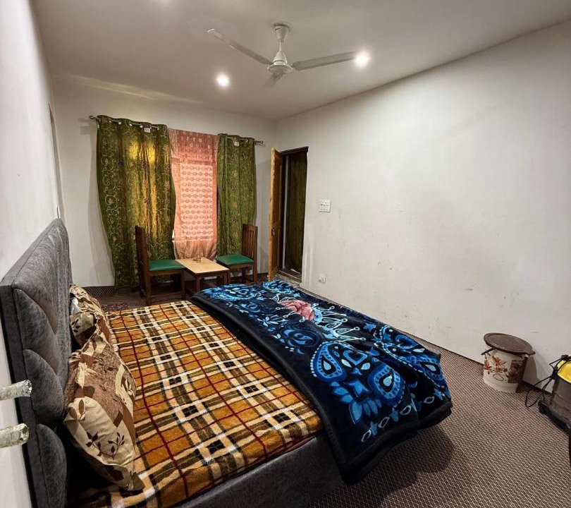 Photo of Bedroom in Dal Lake