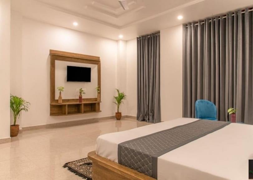 Photo of Bedroom in Dharampur