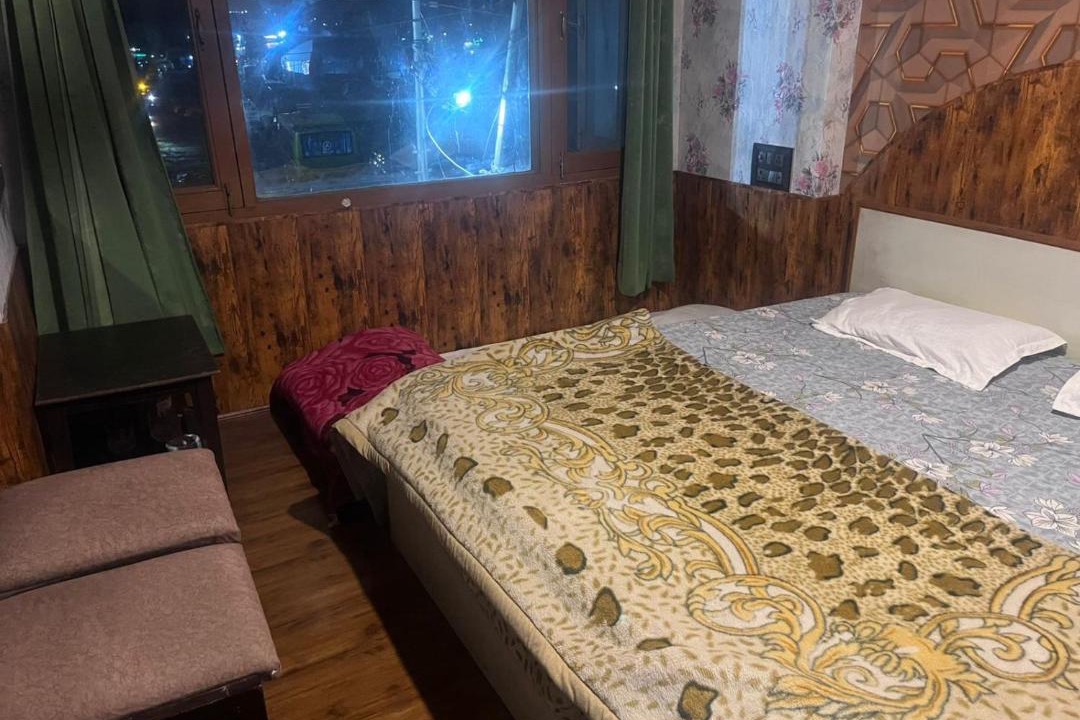 Photo of Bedroom in Dal Lake