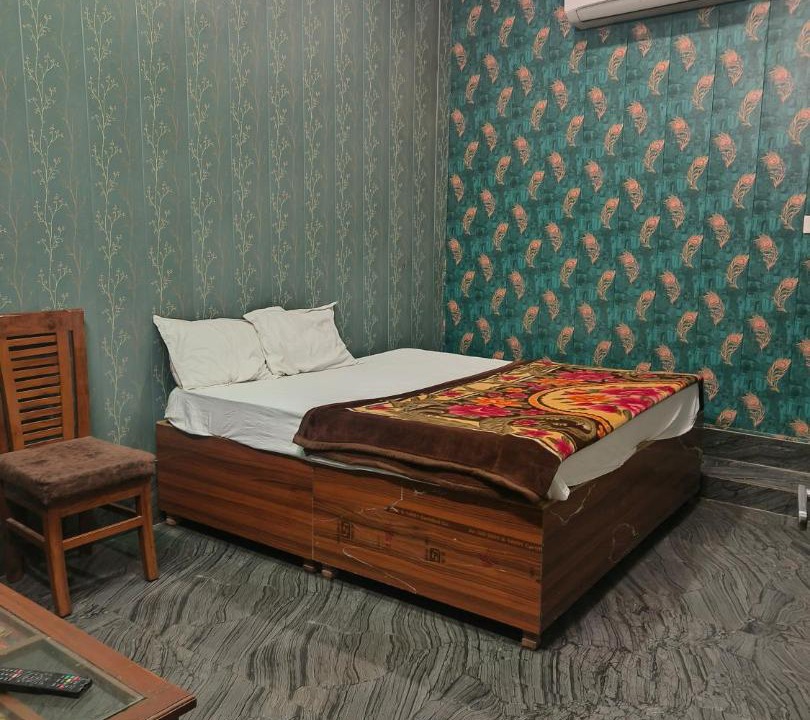 Photo of Bedroom in Etah