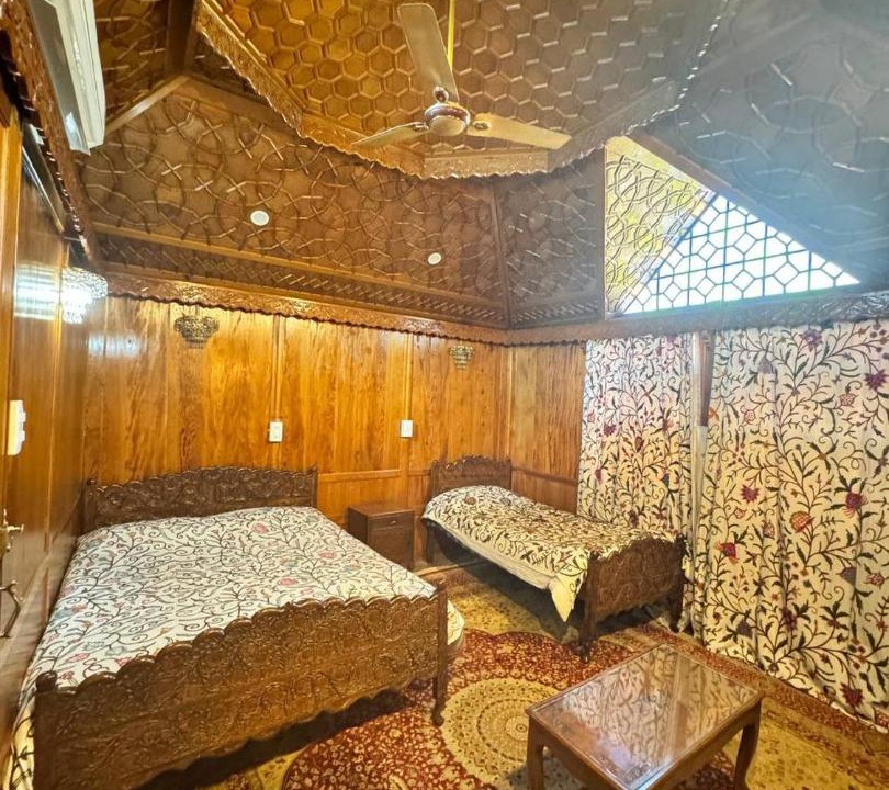 Photo of Bedroom in Dal Lake