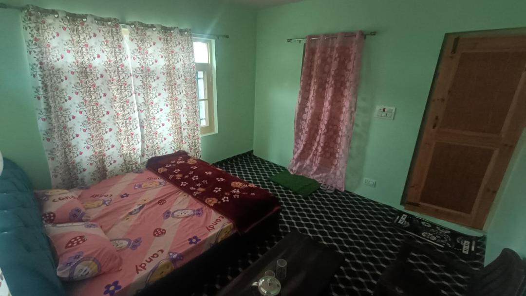 Photo of Bedroom in Gulmarg