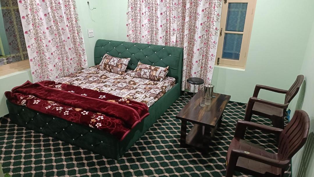Photo of Bedroom in Gulmarg