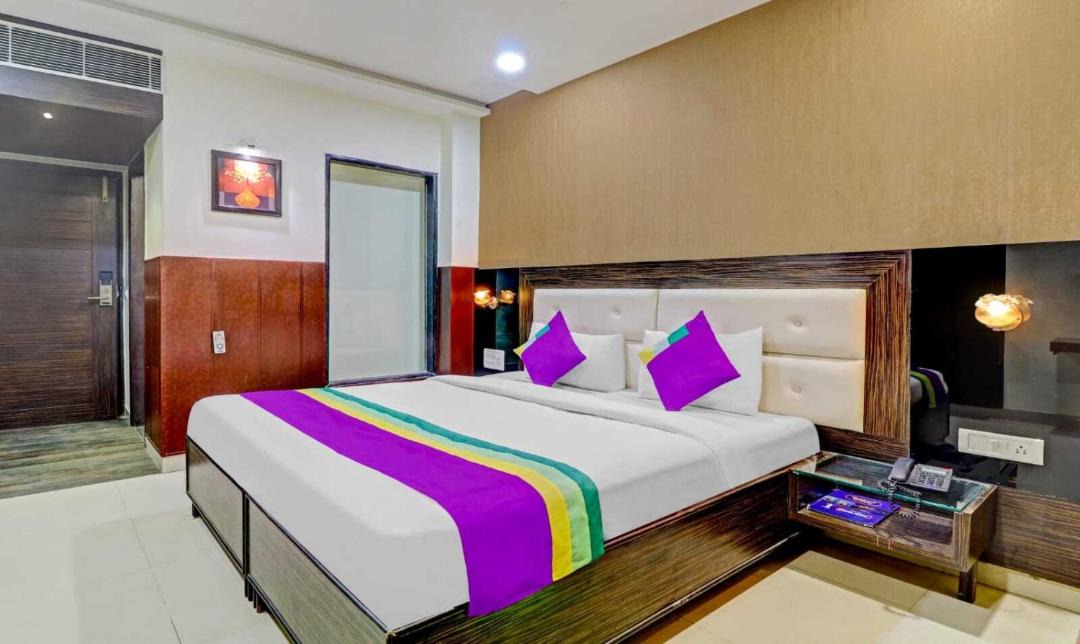 Photo of Bedroom in Taj Ganj