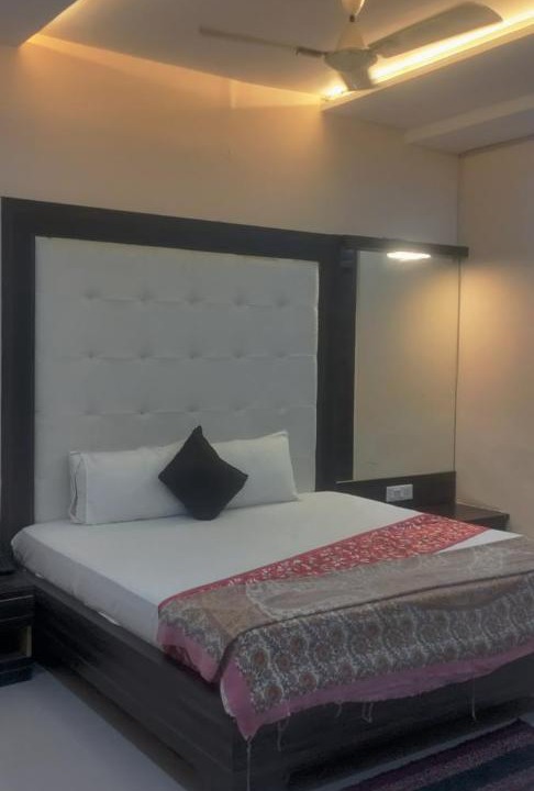 Photo of Bedroom in Taj Ganj