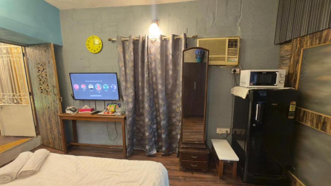 Photo of Bedroom in Pali Hill