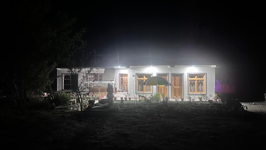 Photo of Others in Hundur