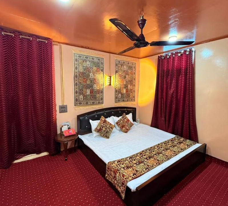 Photo of Bedroom in Dal Lake