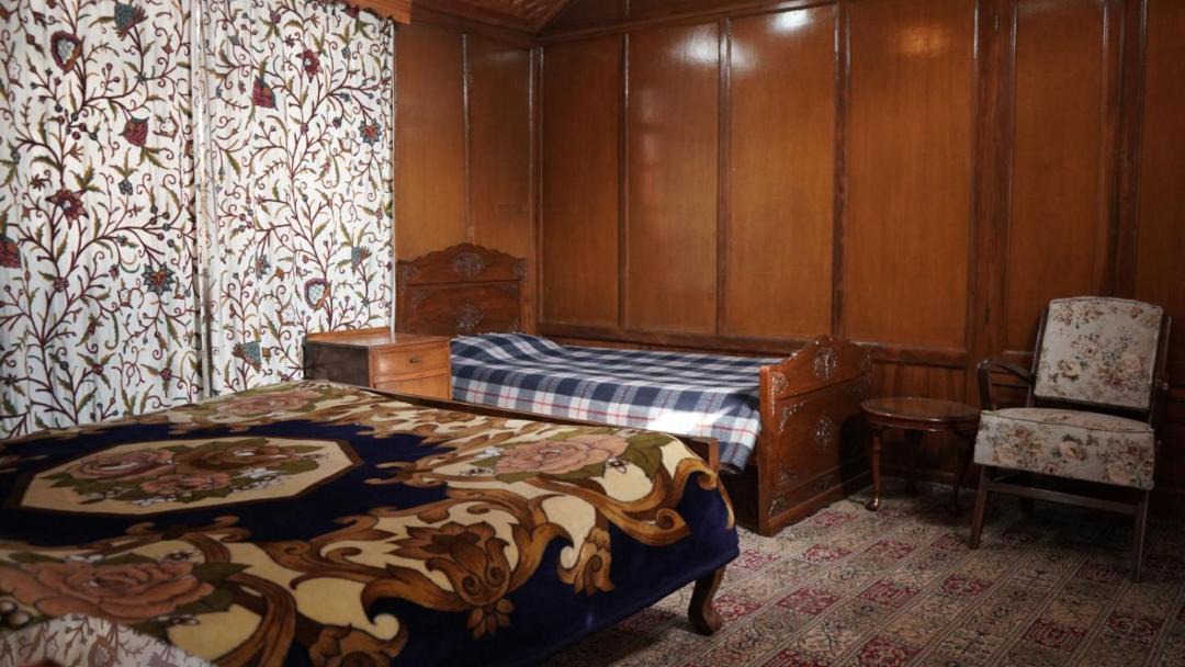 Photo of Bedroom in Dal Lake