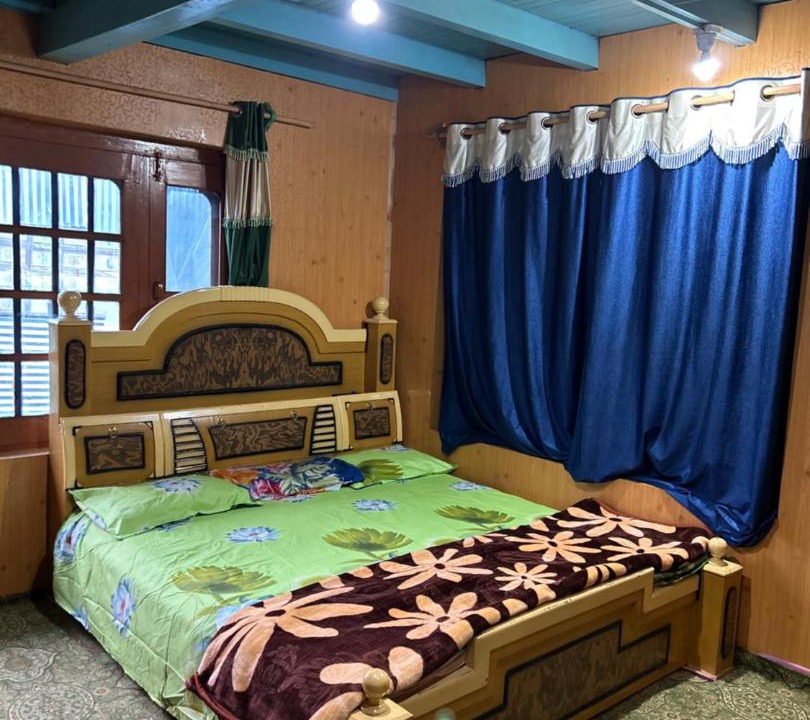 Photo of Bedroom in Gulmarg