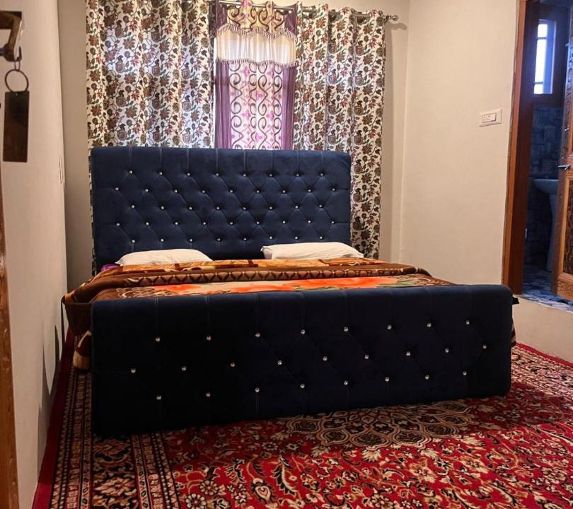 Photo of Bedroom in Dal Lake