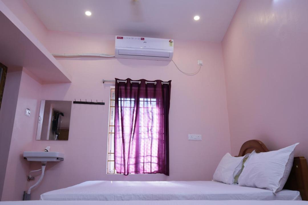 Photo of Bedroom in Tiruchendur