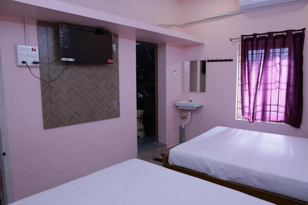 Photo of Bedroom in Tiruchendur