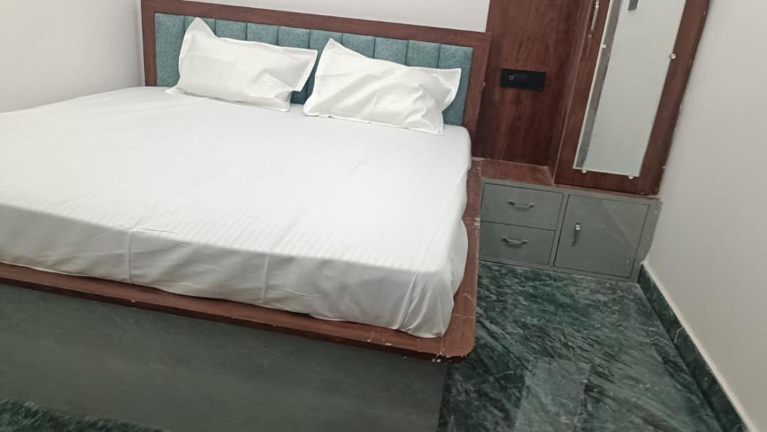 Photo of Bedroom in Etah
