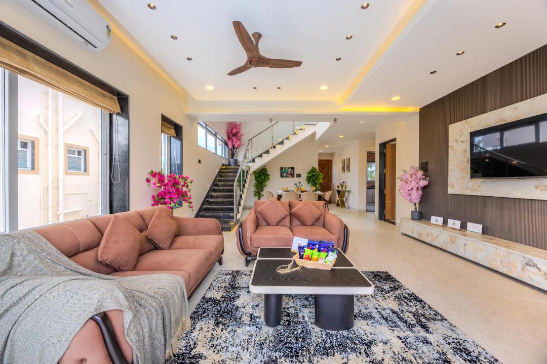 Photo of Livingroom in Aamby Valley City