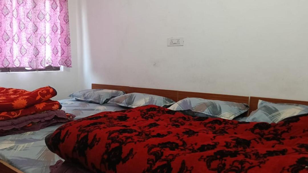 Photo of Bedroom in Narainkoti