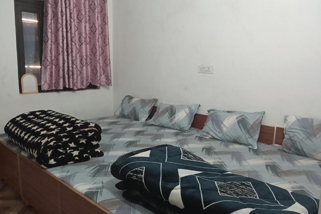 Photo of Bedroom in Narainkoti