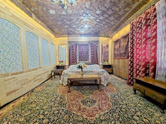 Photo of Bedroom in Nagin Bagh