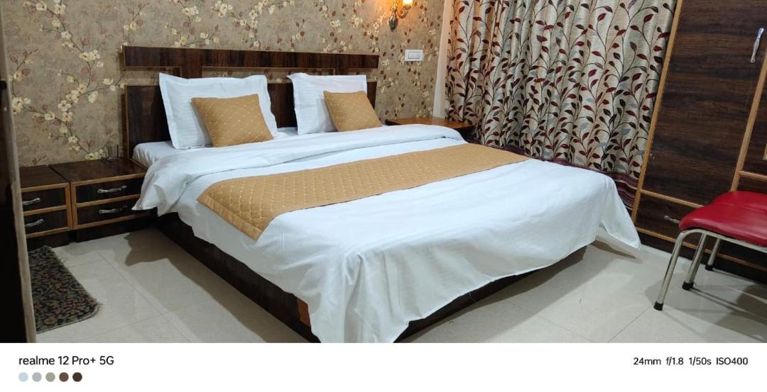 Photo of Bedroom in Dal Lake