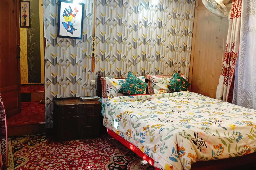 Photo of Bedroom in Dal Lake