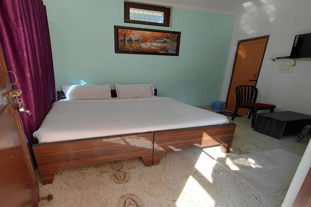 Photo of Bedroom in Lansdowne