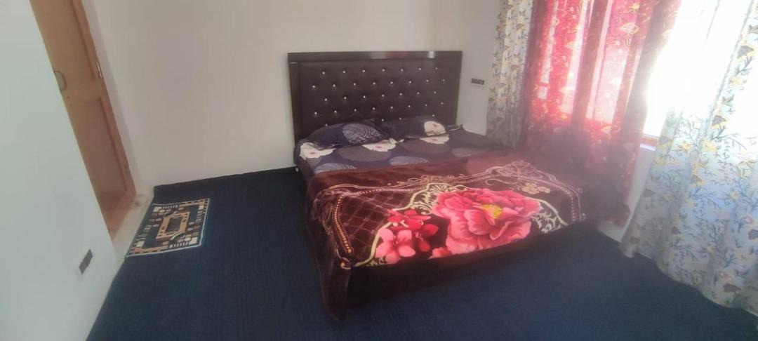 Photo of Bedroom in Dal Lake