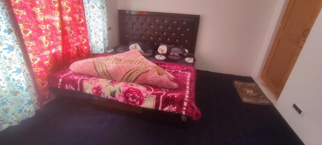 Photo of Bedroom in Dal Lake