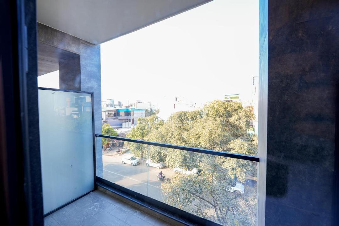 Photo of Others in DLF Phase 3