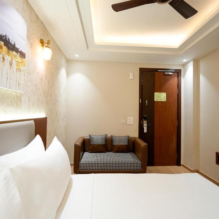 Photo of Others in DLF Phase 3