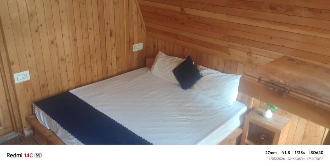 Photo of Bedroom in Jibhi