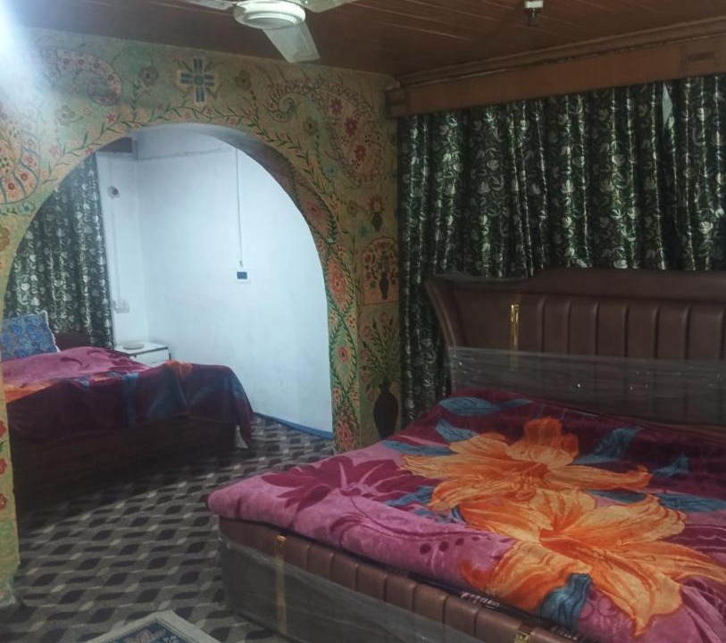 Photo of Bedroom in Dal Lake